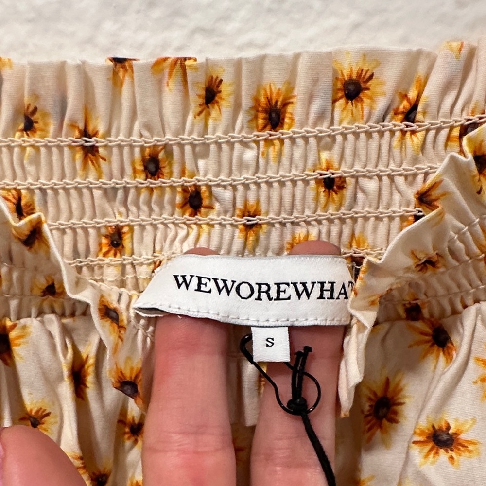 NWT- WeWoreWhat x Revolve Smocked MIDI Ditsy Daisies Dress - Picture 9 of 13